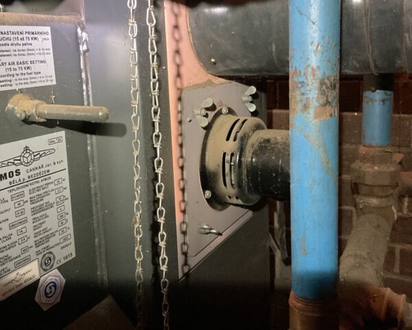 Problémy s odtahovým ventilátorem na kotli Atmos: Příčiny a řešení